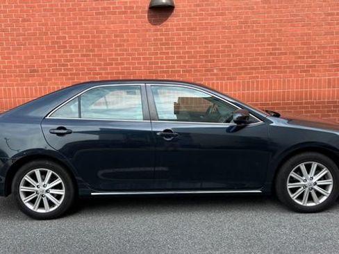 Used 2012 Toyota Camry XLE FWD image 2