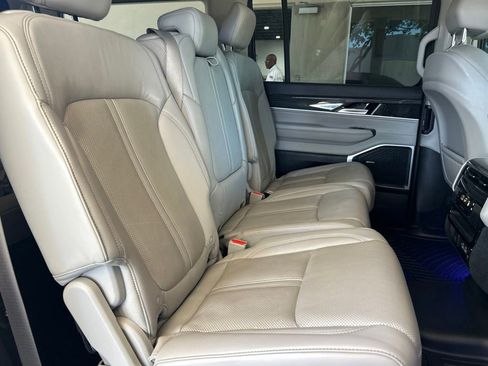 Used 2022 Jeep Wagoneer Series III RWD image 17