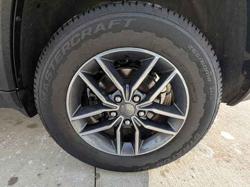 Used 2019 Jeep Grand Cherokee Limited image 42