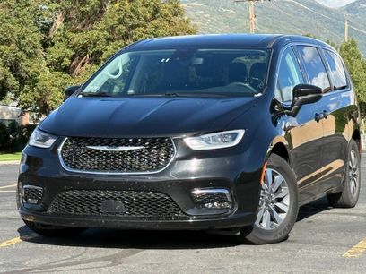 Used 2023 Chrysler Pacifica Touring-L