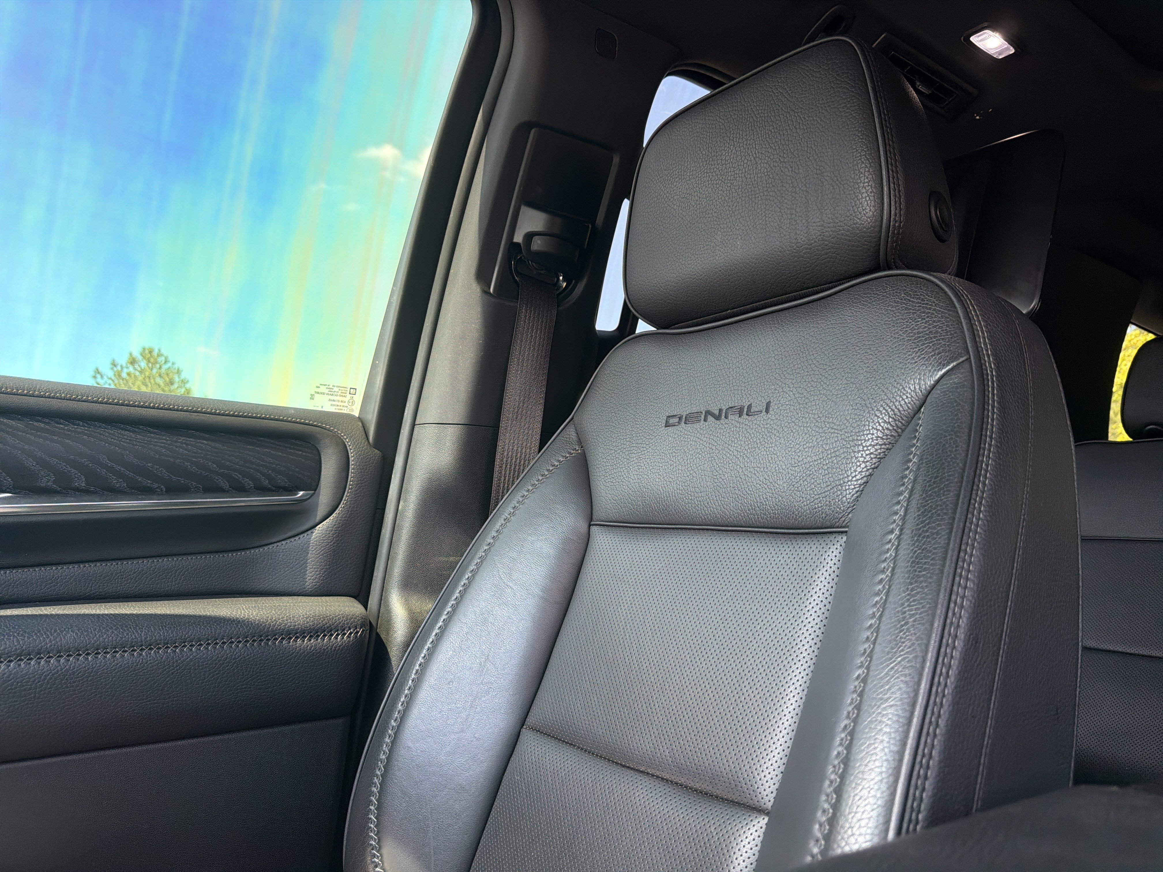 Used 2023 GMC Yukon Denali RWD image 25