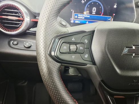 Used 2025 Chevrolet Trax RS w/ Sunroof Package FWD image 18