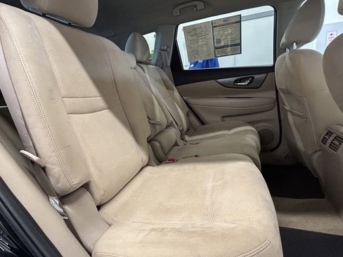 Used 2015 Nissan Rogue SV image 16