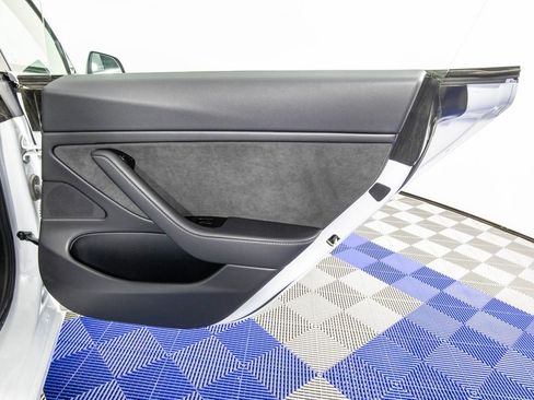 Used 2018 Tesla Model 3 Long Range image 16