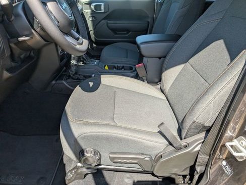 New 2026 Jeep Gladiator Sport AWD/4WD image 11