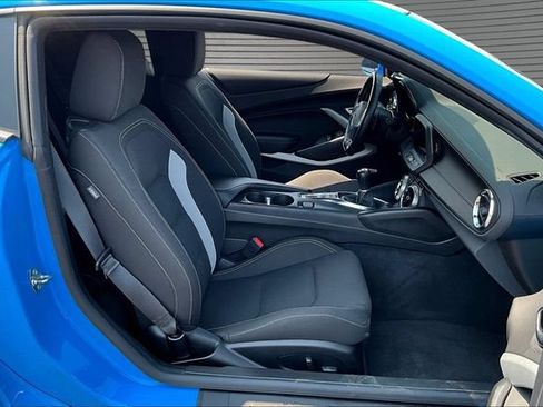 Used 2022 Chevrolet Camaro LT w/ Technology Package RWD image 27