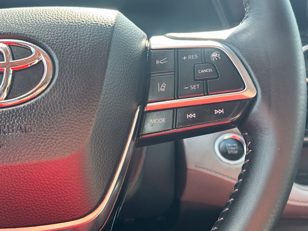 Used 2020 Toyota Highlander LE AWD/4WD image 22