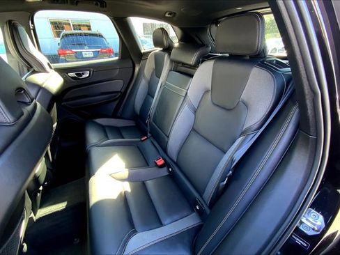 Used 2021 Volvo XC60 T6 R-Design image 26
