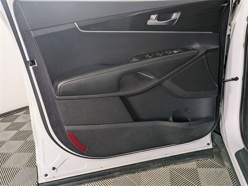 Used 2020 Kia Sorento LX image 11