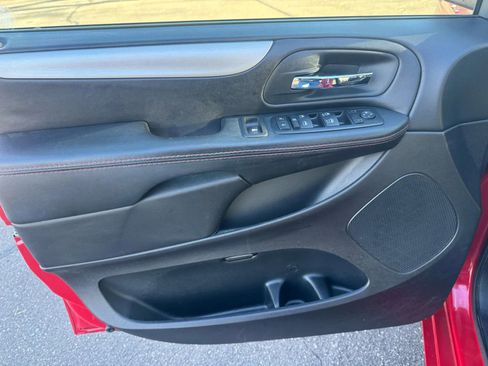 Used 2014 Dodge Grand Caravan R/T image 18
