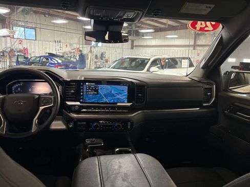 Used 2024 Chevrolet Silverado 1500 RST AWD/4WD image 18