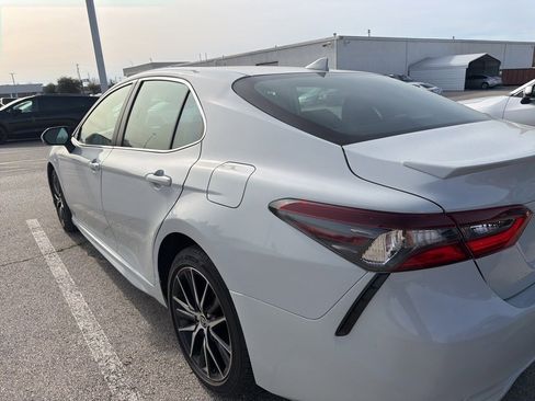 Used 2023 Toyota Camry SE image 8