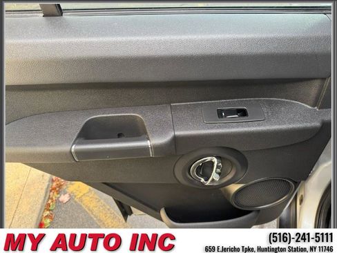 Used 2010 Jeep Commander Sport w/ Sun/Sound Group image 36