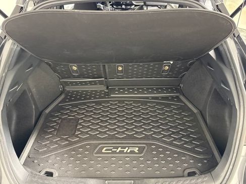 Used 2019 Toyota C-HR XLE FWD image 18