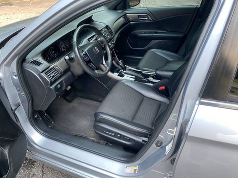 Used 2017 Honda Accord Sport image 12