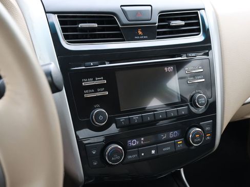 Used 2014 Nissan Altima 2.5 SV FWD image 18