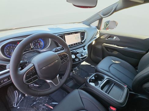 New 2027 Chrysler Pacifica Select FWD image 20