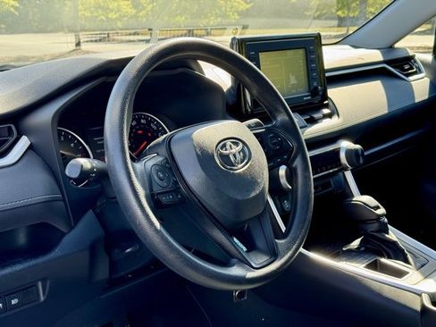 Used 2021 Toyota RAV4 LE image 26