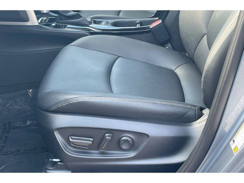 Used 2024 Toyota Corolla Cross XLE w/ Convenience Package image 13