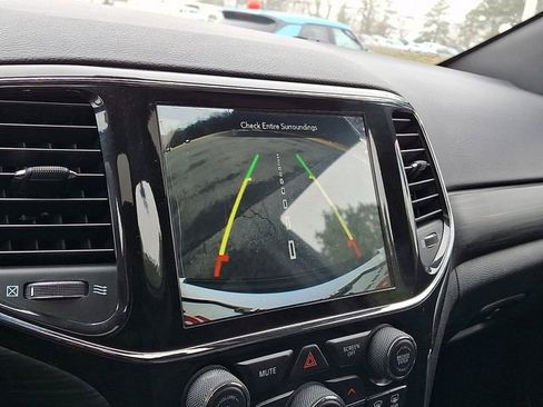 Used 2021 Jeep Grand Cherokee Laredo X image 21