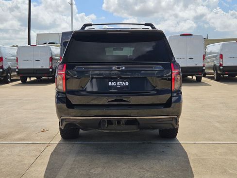 Used 2022 Chevrolet Suburban Z71 w/ Z71 Off-Road Package AWD/4WD image 13