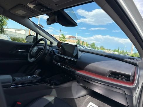 Used 2025 Toyota Prius Plug-In Hybrid FWD image 13