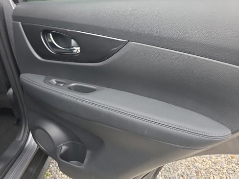 Used 2017 Nissan Rogue SV w/ SV Premium Package AWD/4WD image 20