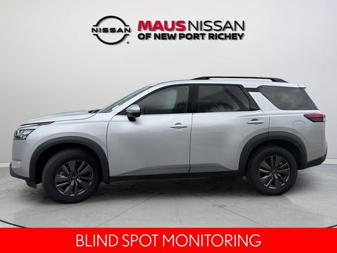 Used 2024 Nissan Pathfinder SV FWD image 5