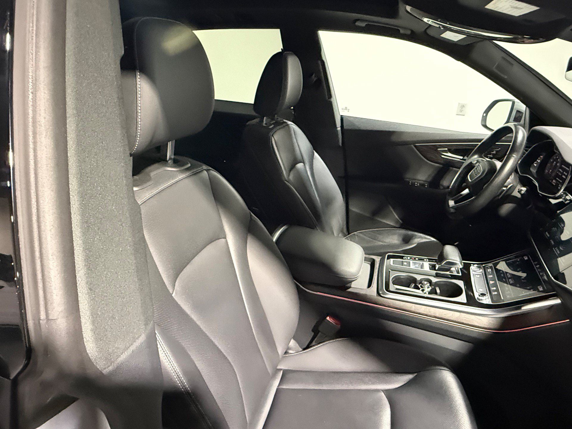Used 2019 Audi Q8 Premium Plus w/ Premium Plus AWD/4WD image 38