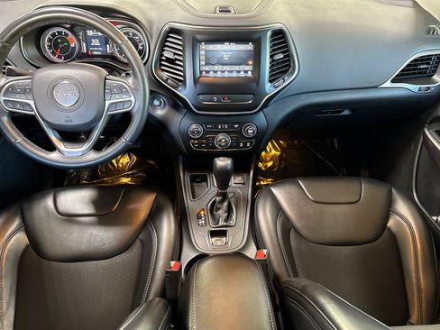 Used 2019 Jeep Cherokee Latitude Plus w/ Comfort/Convenience Group image 27