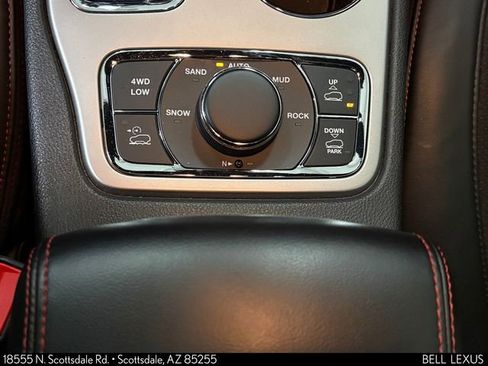 Used 2019 Jeep Grand Cherokee Trailhawk AWD/4WD image 13