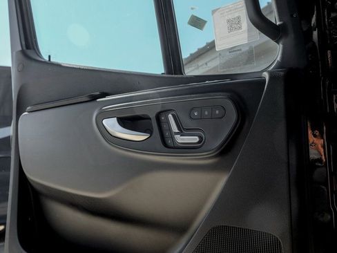 Used 2025 Mercedes-Benz Sprinter 2500 image 13