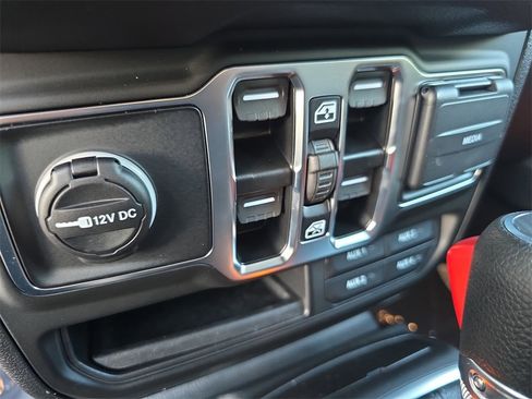 New 2025 Jeep Gladiator Sport image 27