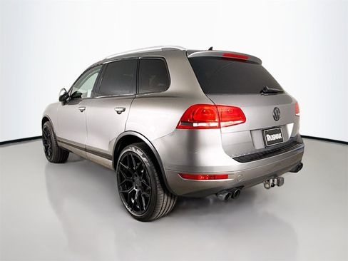 Used 2014 Volkswagen Touareg VR6 image 5