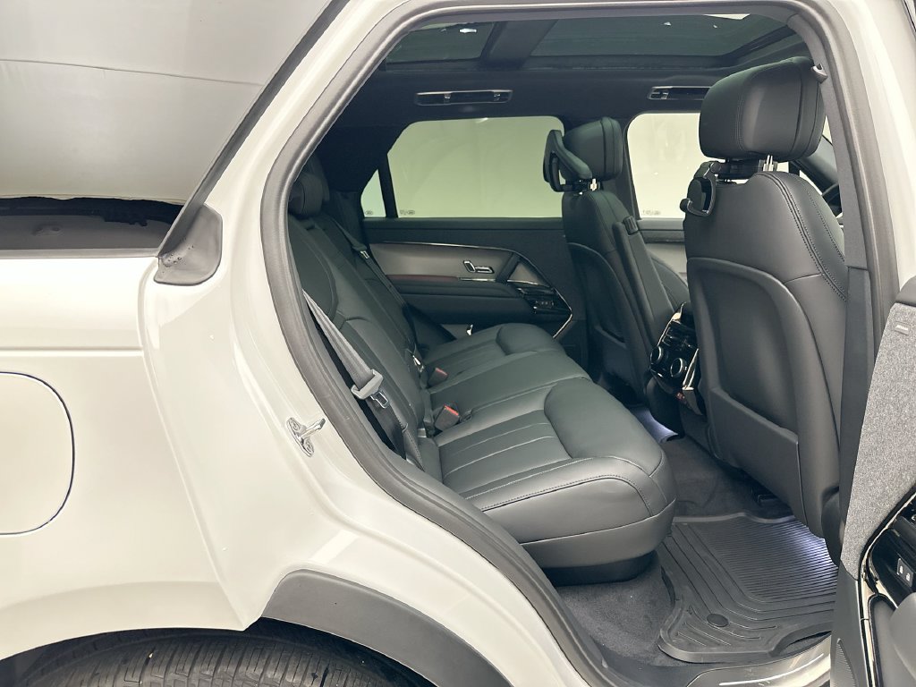 New 2027 Land Rover Range Rover Sport Dynamic SE AWD/4WD image 7