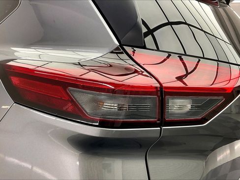 Used 2023 Nissan Rogue SV image 29