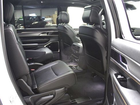 New 2026 Jeep Grand Wagoneer L 4WD image 39