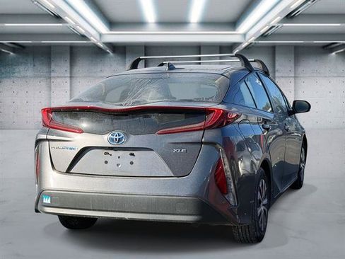 Used 2021 Toyota Prius Prime XLE image 3