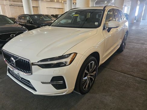 Certified 2022 Volvo XC60 B5 Momentum w/ Climate Package AWD/4WD image 1