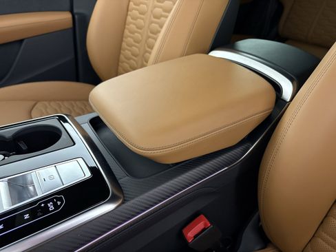 Used 2025 Audi RS Q8 performance image 19