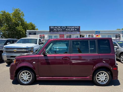 Used 2005 Scion xB FWD image 9