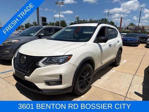 Used 2018 Nissan Rogue SV w/ Premium Package FWD image 1