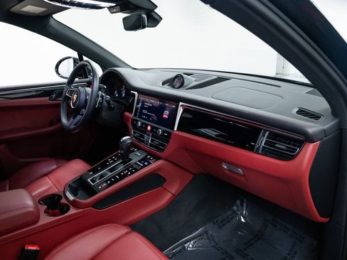 Used 2024 Porsche Macan S image 25