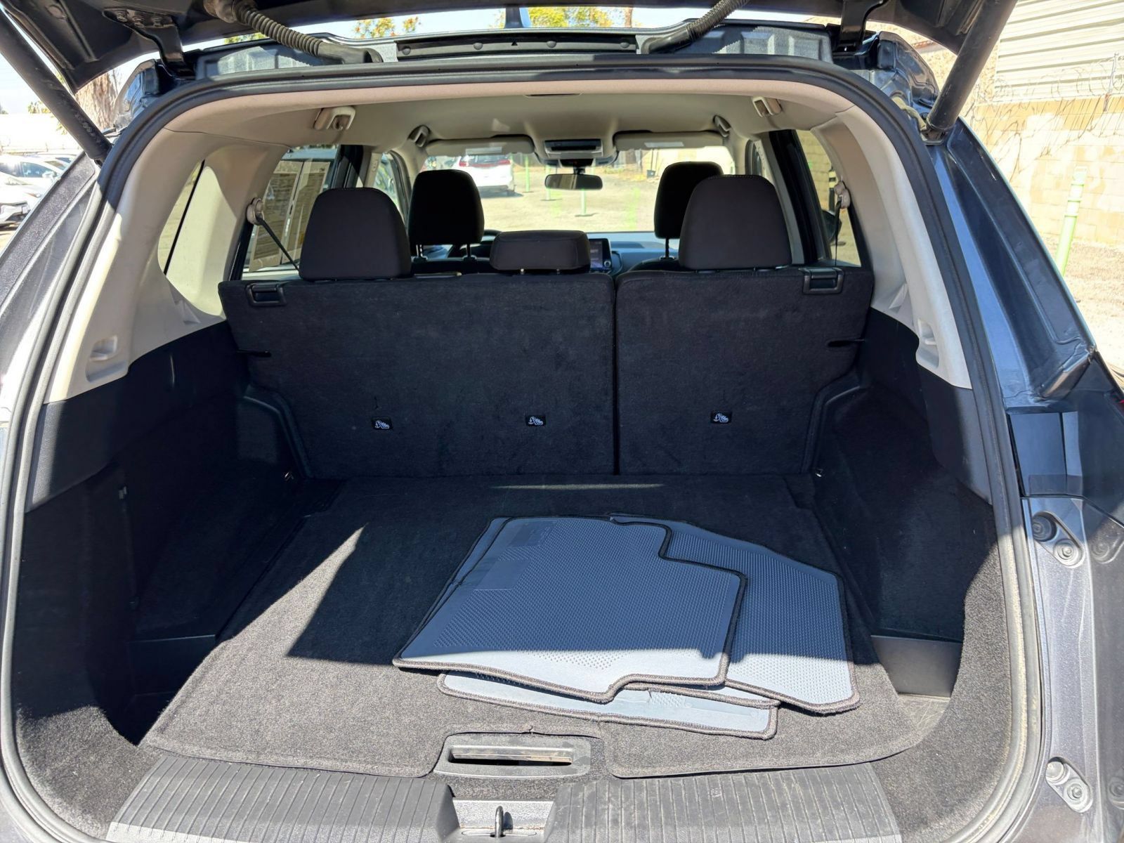 Used 2025 Nissan Rogue SV AWD/4WD image 32