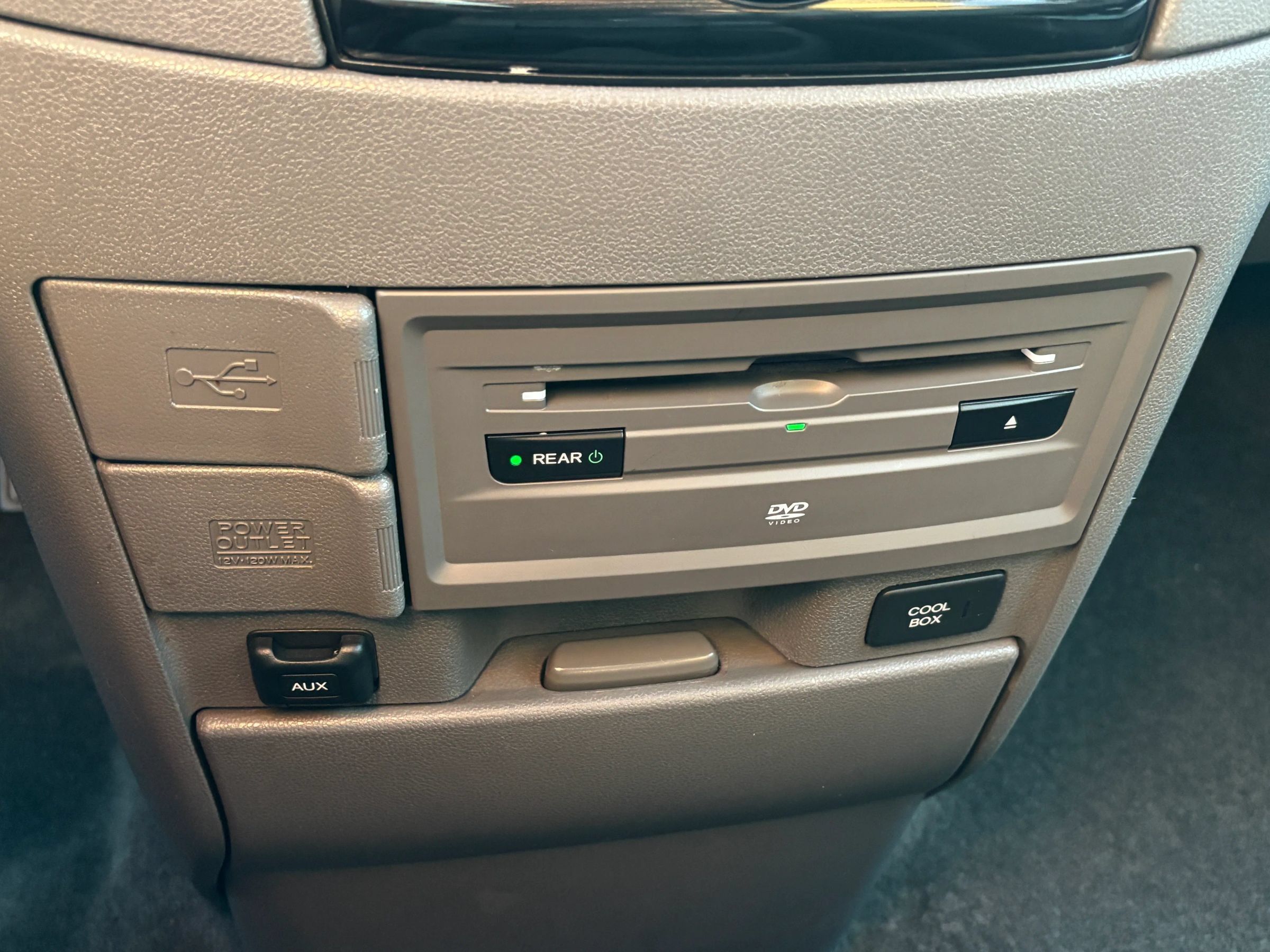 Used 2015 Honda Odyssey Touring Elite image 25