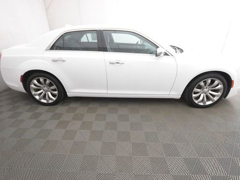 Used 2018 Chrysler 300 Limited image 4