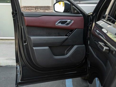 Used 2025 Land Rover Range Rover Velar Dynamic HSE image 12