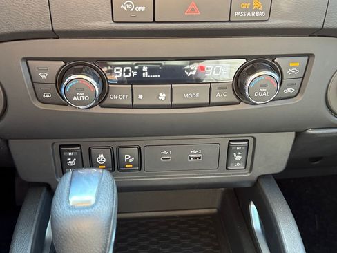 Used 2024 Nissan Frontier SV w/ SV Convenience Package image 22