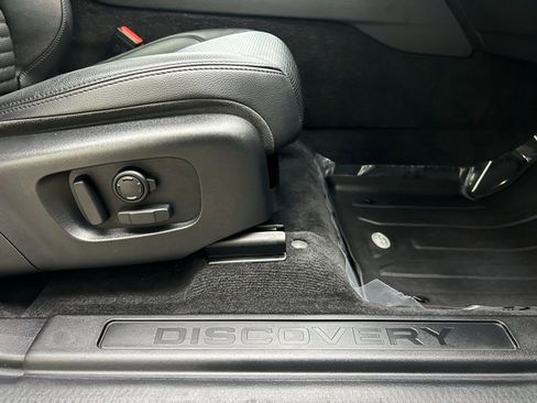 Used 2020 Land Rover Discovery Sport S image 32