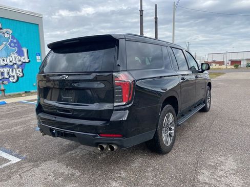 Used 2025 Chevrolet Suburban Z71 image 3